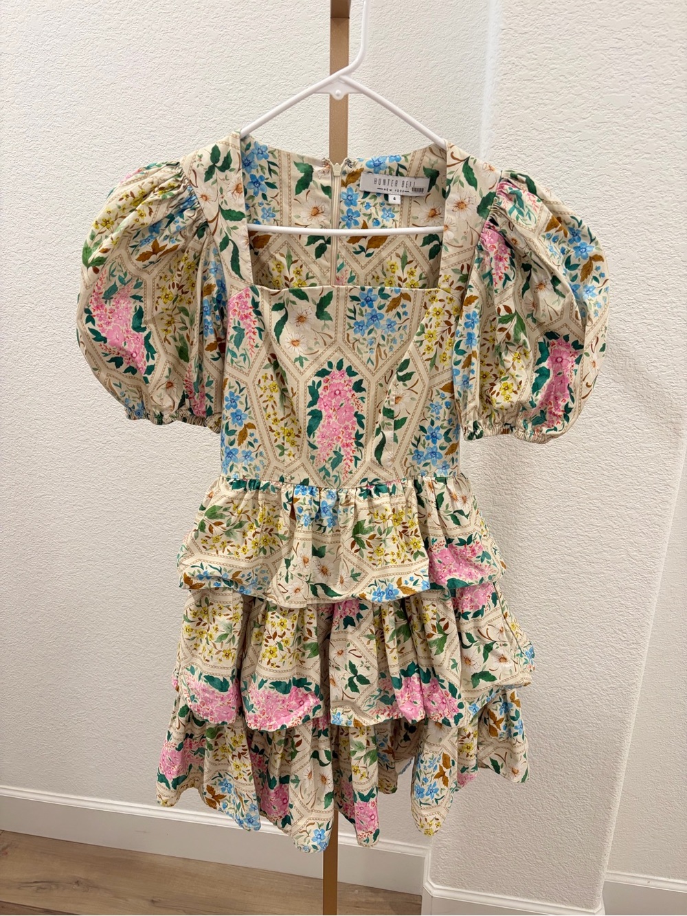 Hunter Bell Porter Cream Floral Puff Sleeve ruffle dress size 4